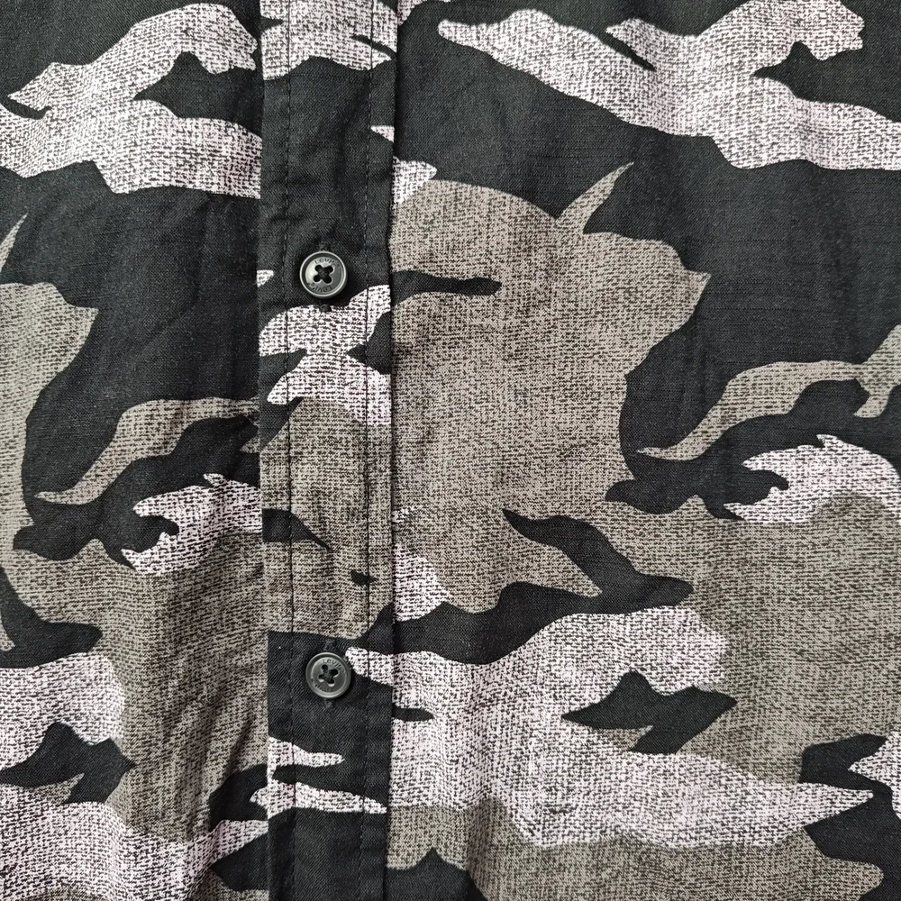 Levi's Men's Black Gray Camouflage Button-up Long Sleeve Shirt